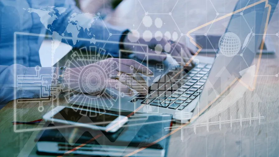 Digitale Verwaltung, Dateneingabe in Laptop