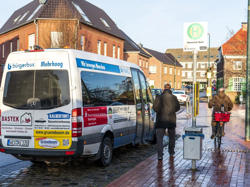 Bürgerbus Hamminkeln an der Haltestelle Rathaus Hamminkeln